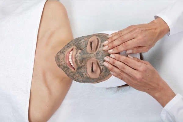 Gesichtsbehandlung bei DermaDay